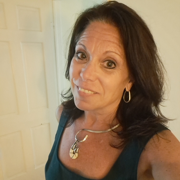 Meet your Posher, Michelle - Picture 1 of 1